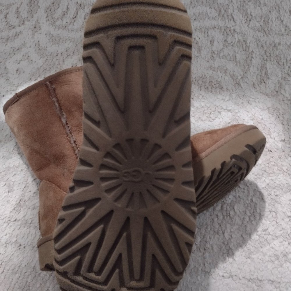 UGG CLASSIC SHORT II CHESTNUT BOOTS SIZE 7